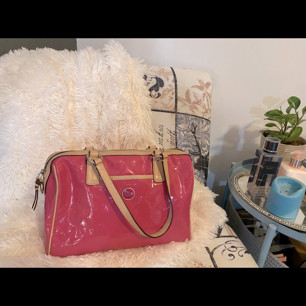 SIGNATURE STRIPE EMBOSSED PATENT SATCHEL (COACH F25189)